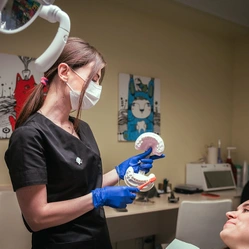 Чи потрібно чистити язик?