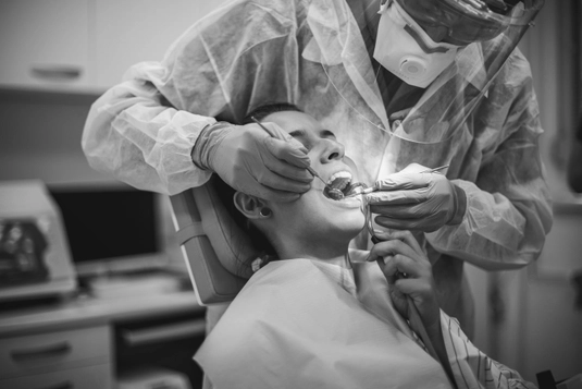 Upper tooth implantation photo