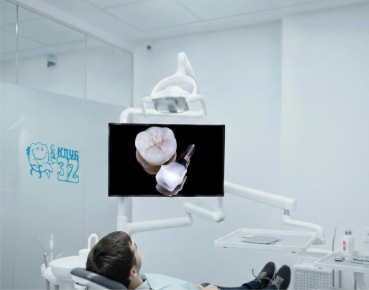 Ceramic crown on an implant photo