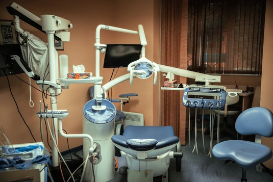 Implantation in Club 32 photo