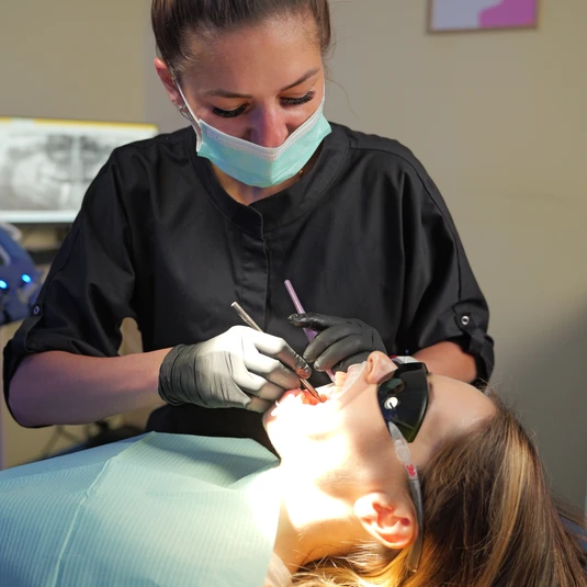Chewing tooth filling photo