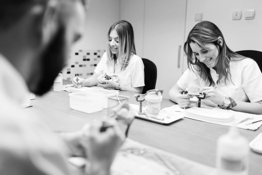 Протезирование зубов фото